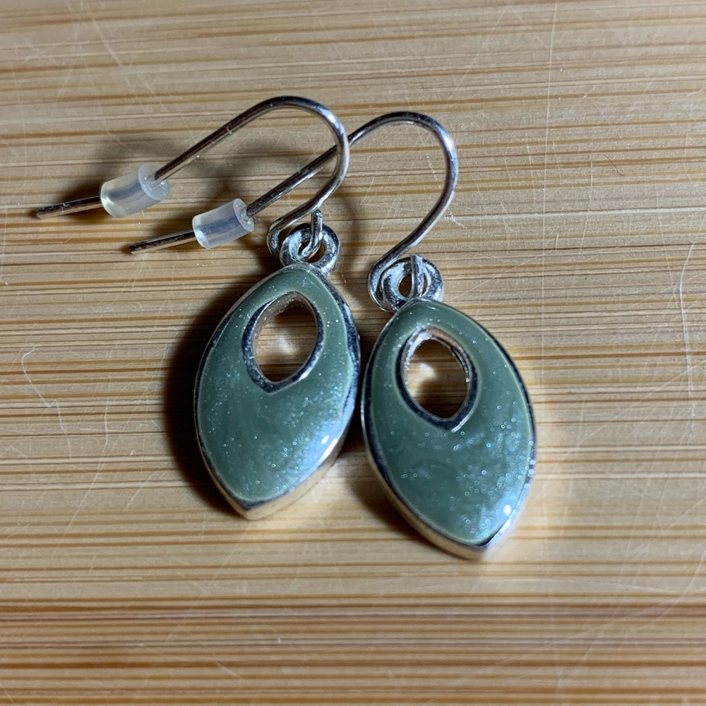 2for$15!! Gorgeous vintage green earrings